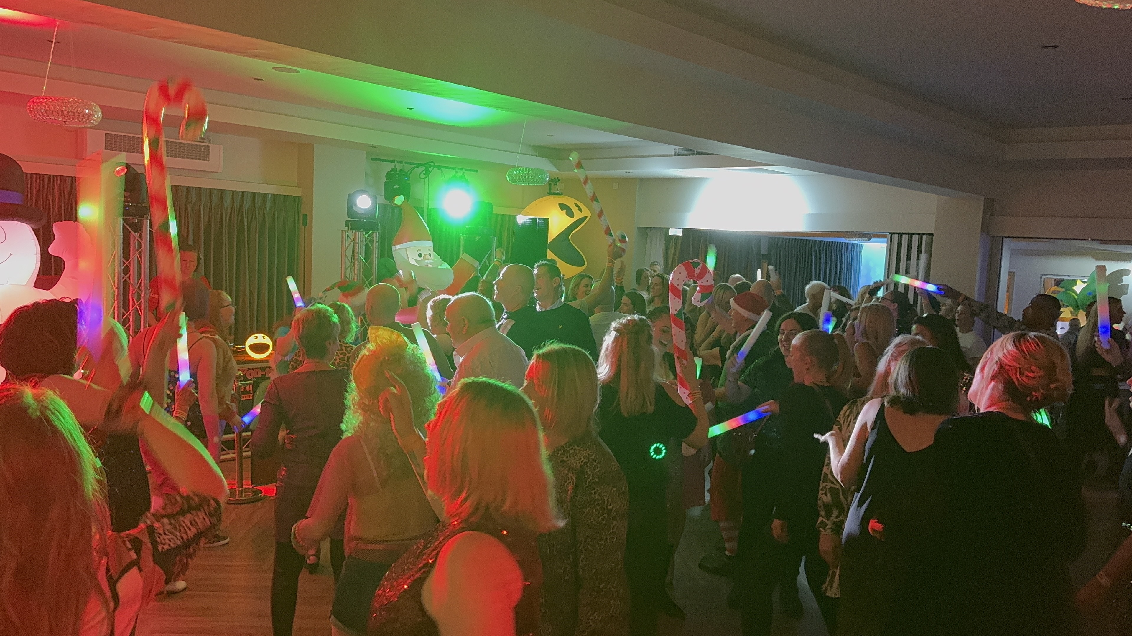 Christmas Party Daytime Clubbing with The Over 30s Club Lowestoft 🎄 night photo 8
