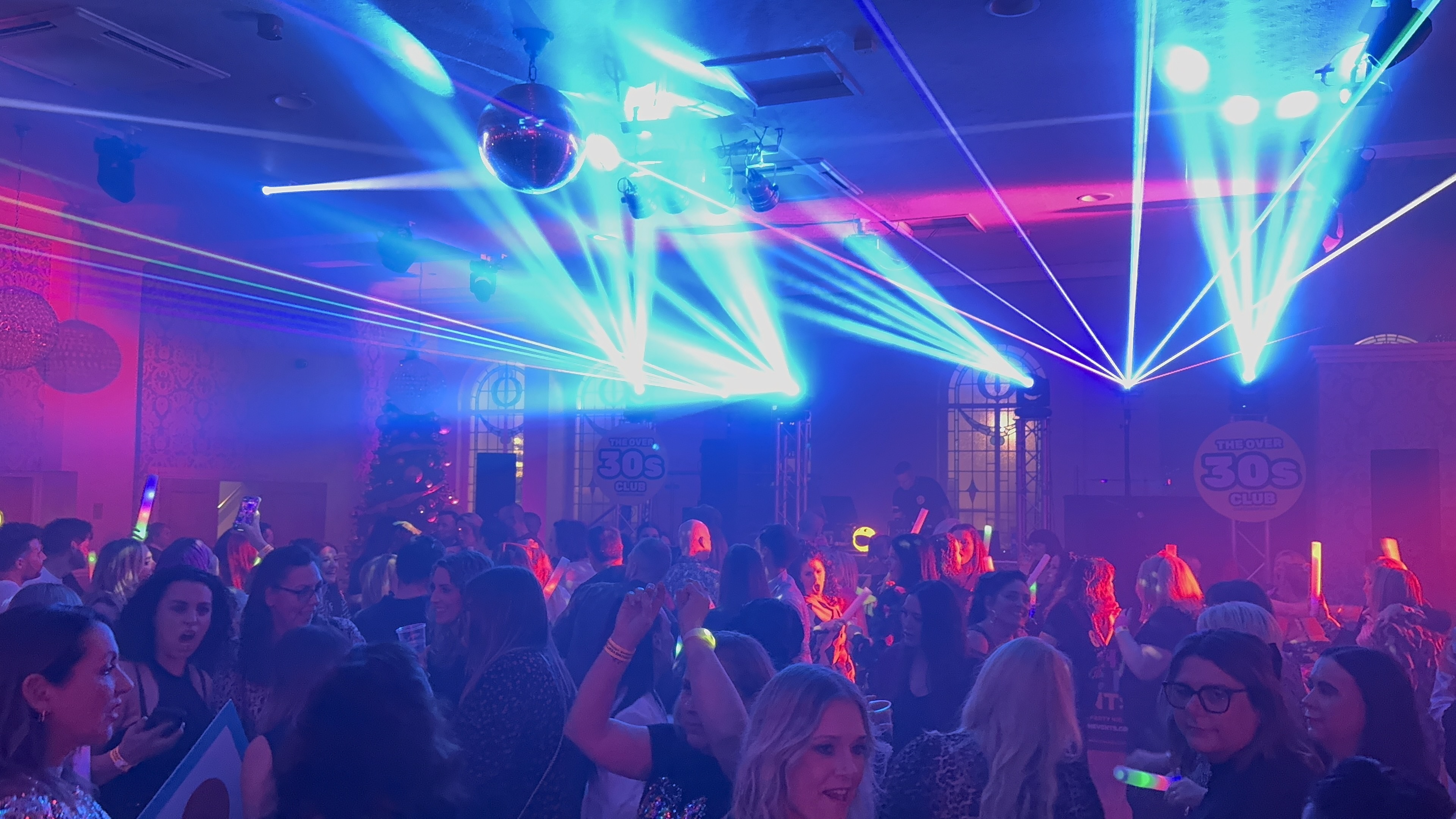 Christmas Party Daytime Clubbing with The Over 30s Club Lowestoft 🎄 night photo 5